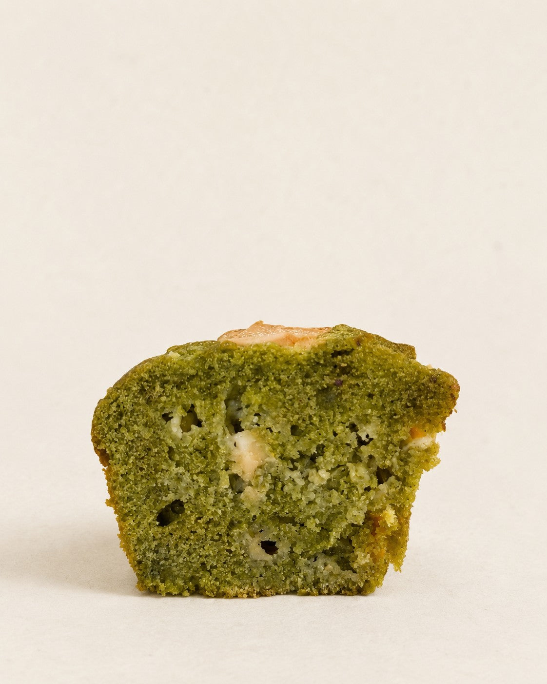 Muffin Matcha z białą czekoladą Batida - przekrój