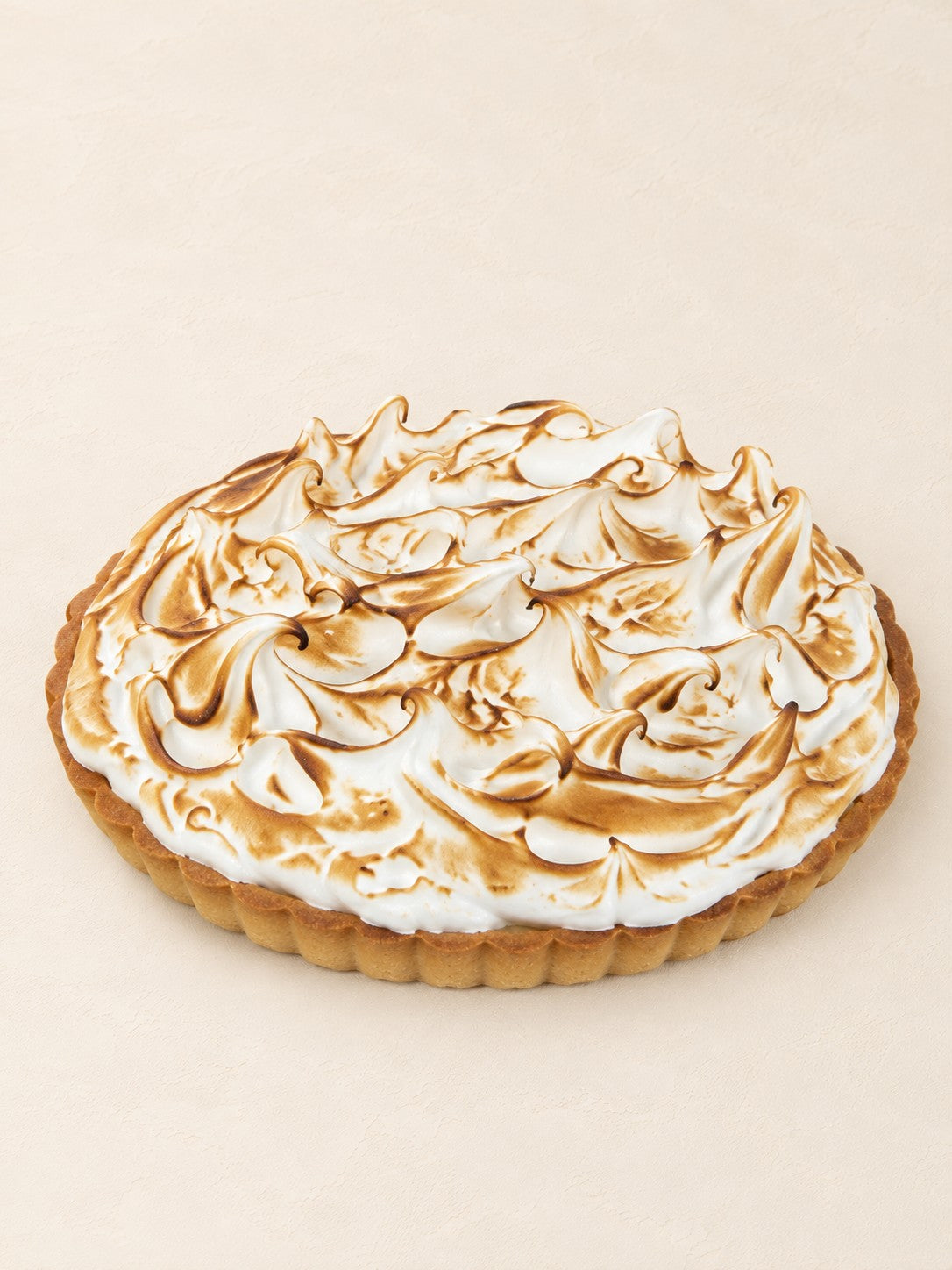 Tarte Zitrone - Yuzu mit flambiertem Baiser von Batida - Mandel-Mürbeteig, Lemon Curd mit Yuzu und abgeflämmtes Schweizer Baiser