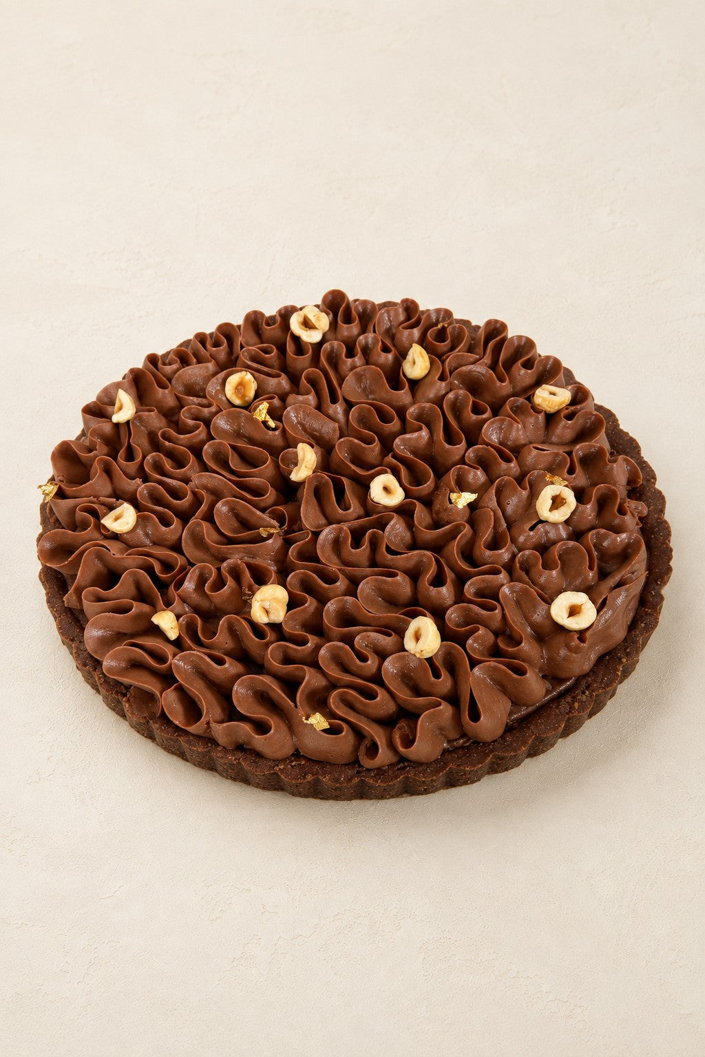 Gianduja-Tarte von Batida - Kakao-Mürbeteig, knusprige Nuss-Feuilletine, Ganache und Gianduja-Creme