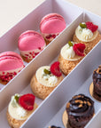 Elegantes Mini-Dessert-Set von Batida - Törtchen mit Erdbeere, Himbeer-Macaron und Schokoladen-Moelleux