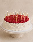 Vintage Torte von Batida - Torte mit Himbeeren und Cremedekoration im Vintage-Stil
