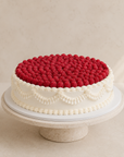 Vintage Torte von Batida - Torte mit Himbeeren und Cremedekoration im Vintage-Stil