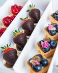 Fruchtiges Set von Batida - Erdbeeren in weißer und Zartbitterschokolade, Detail