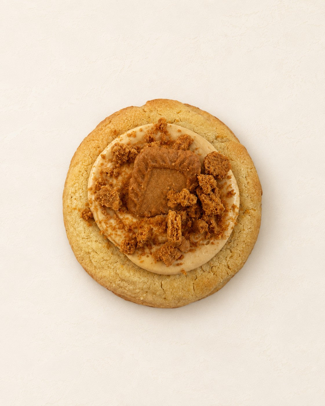 Cookie Lotus - biała czekolada Batida - crumble cookie z kremem Lotus w środku, czapą kremu Lotus i posypką z ciastek
