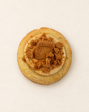 Cookie Lotus - biała czekolada Batida - crumble cookie z kremem Lotus w środku, czapą kremu Lotus i posypką z ciastek