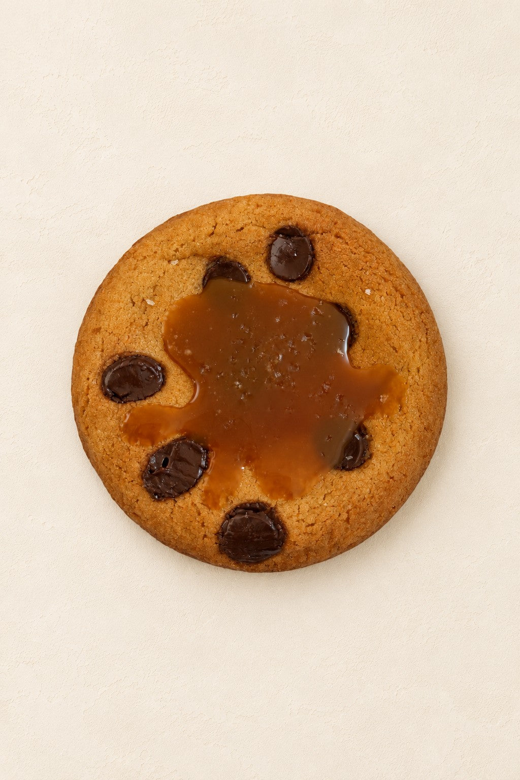 Cookie Miso - Karamell von Batida - Crumble-Cookie mit Misopaste, dekoriert mit Zartbitterschokolade und Miso-Karamell