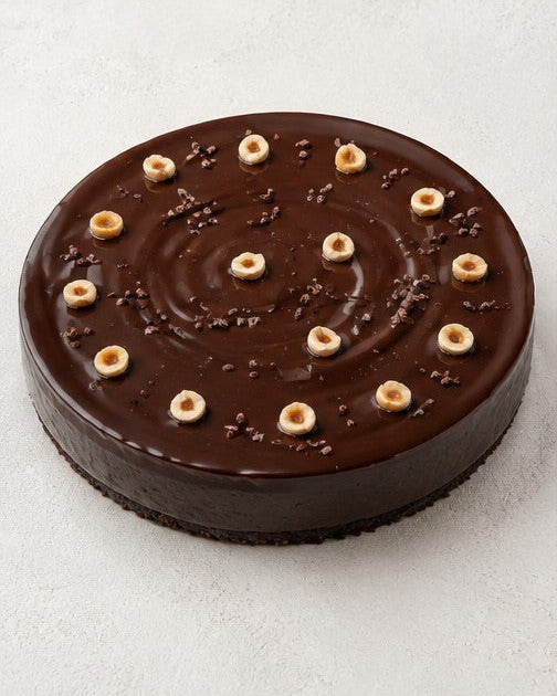Schokoladenkäsekuchen von Batida - Käsekuchen mit Zartbitterschokolade auf Schokoladenboden, mit Ganache dekoriert