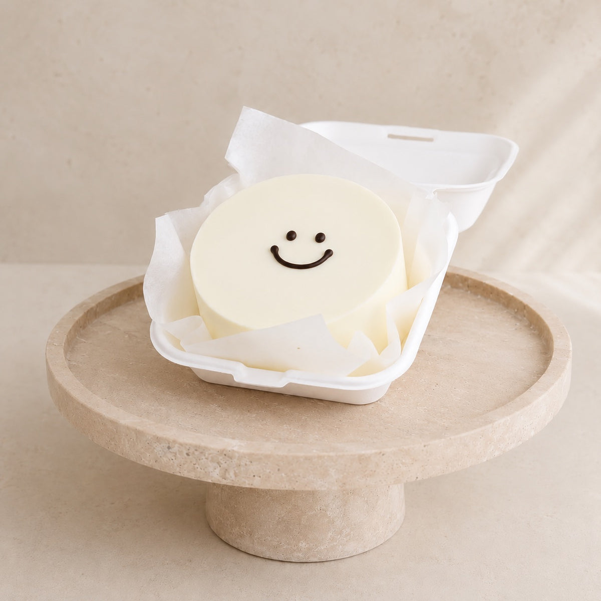 Bento Smile od Batida - torcik bento z uśmiechniętą buźką z czekolady