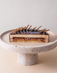 Gâteau Duet de Batida - alliance du chocolat blanc et du chocolat au lait, gros plan sur les couches du dessert