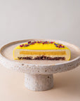 Kuchen Liebe von Batida - Spiegelglasur und essbare Bergblumen, Nahaufnahme