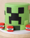 Gâteau Minecraft de Batida - gâteau vert avec décor pixelisé et motif Creeper