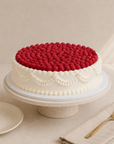 Vintage Torte von Batida - Torte mit Himbeeren und Cremedekoration im Vintage-Stil