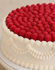 Vintage Torte von Batida - Torte mit Himbeeren und Cremedekoration im Vintage-Stil